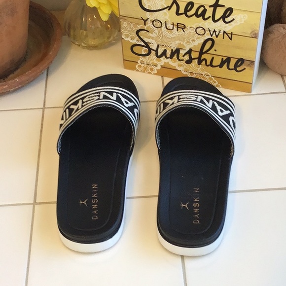 ‘Danskin’ Sunset Slides (#5) - Picture 3 of 7
